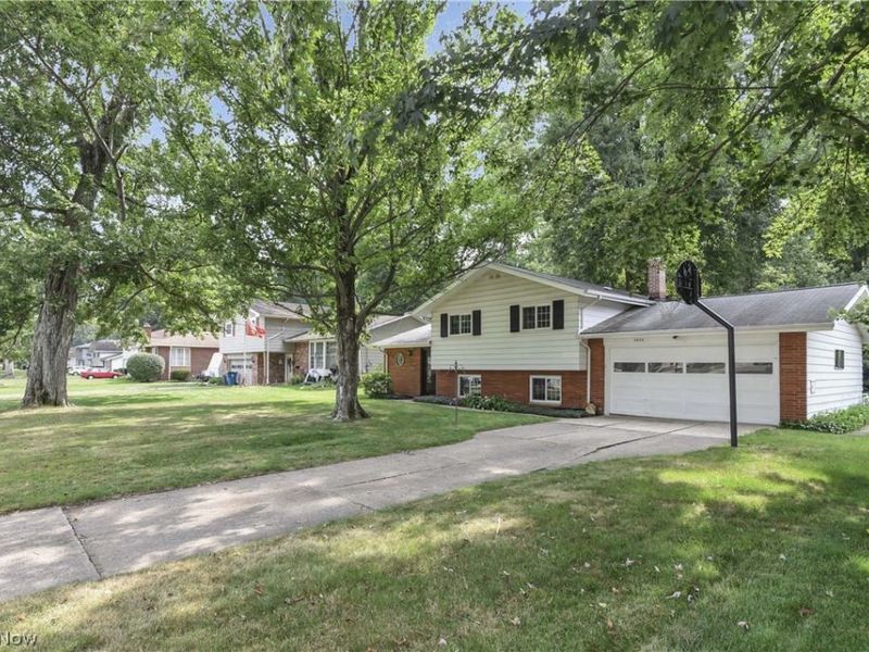 4958 Hampton Drive, North Olmsted, OH 44070 Photo 5