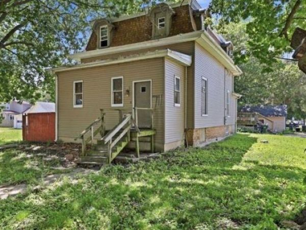 711 5th, STERLING, IL 61081