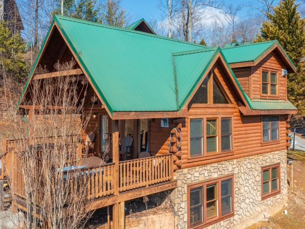960 High Mountain Way , Gatlinburg, TN 37738