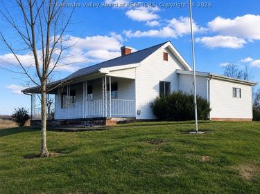 4370 Salt Creek Road, Gallipolis Ferry, WV 25515