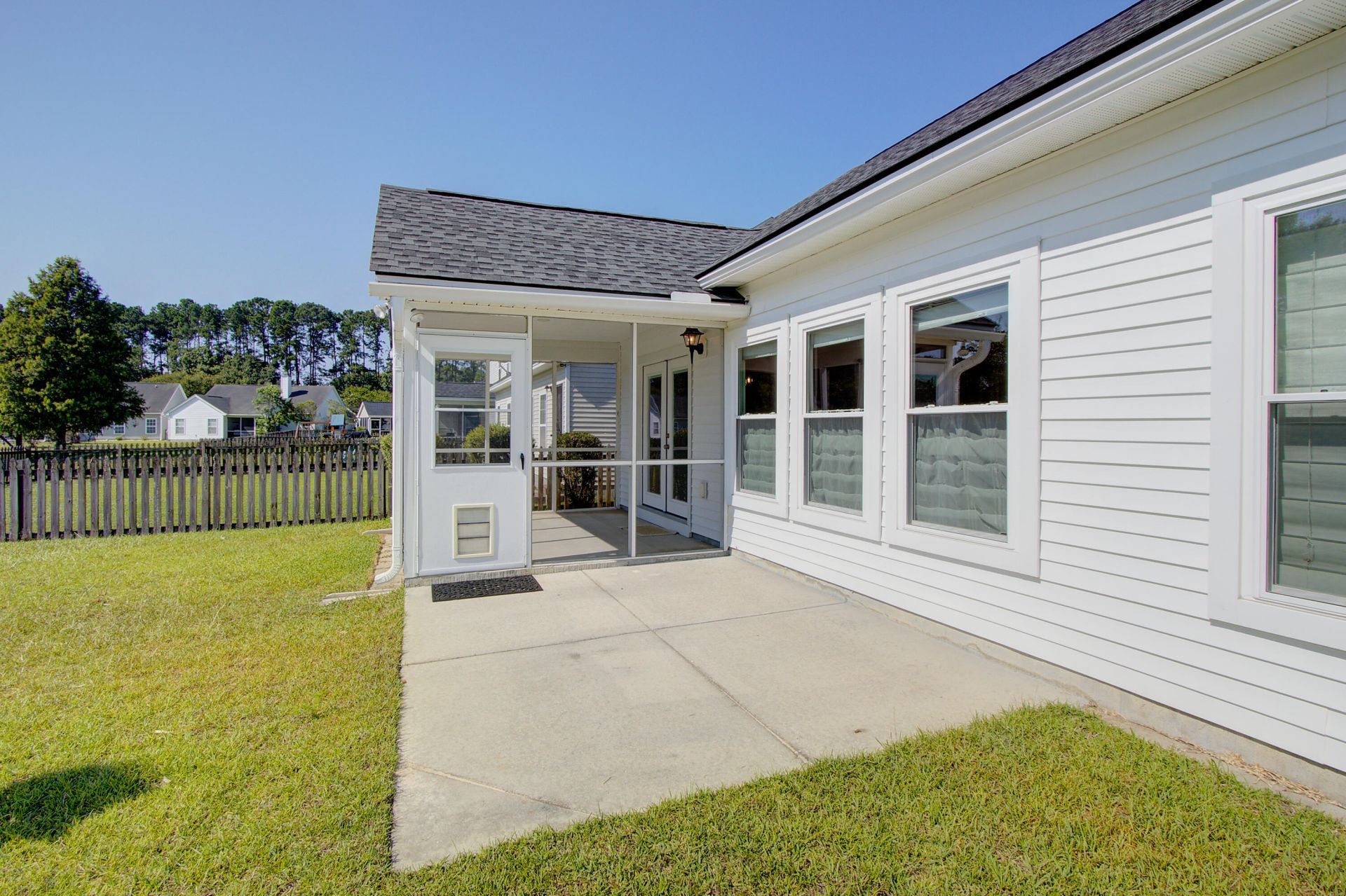 97 Avonshire Drive Photo 22