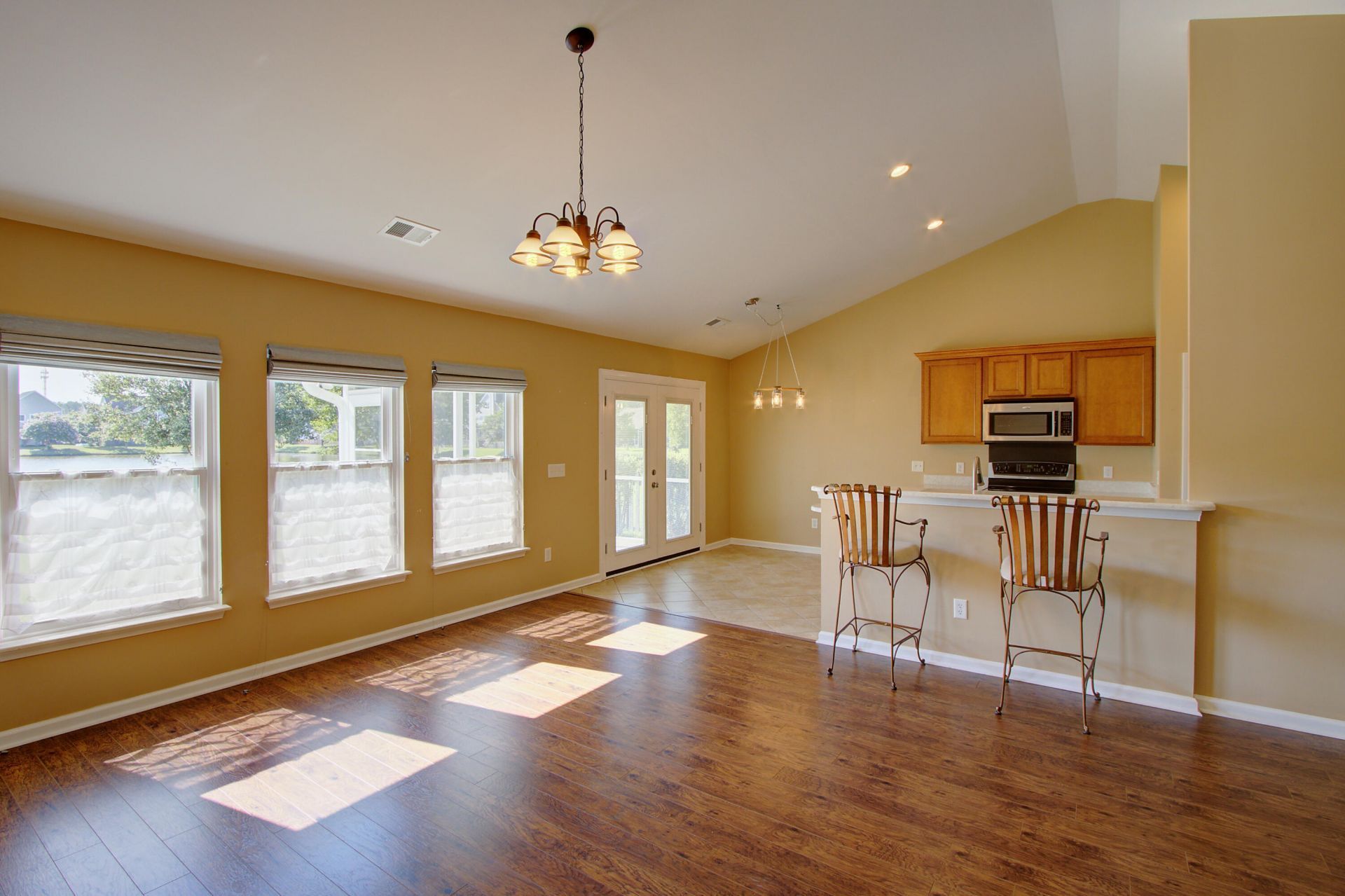 97 Avonshire Drive Photo 4