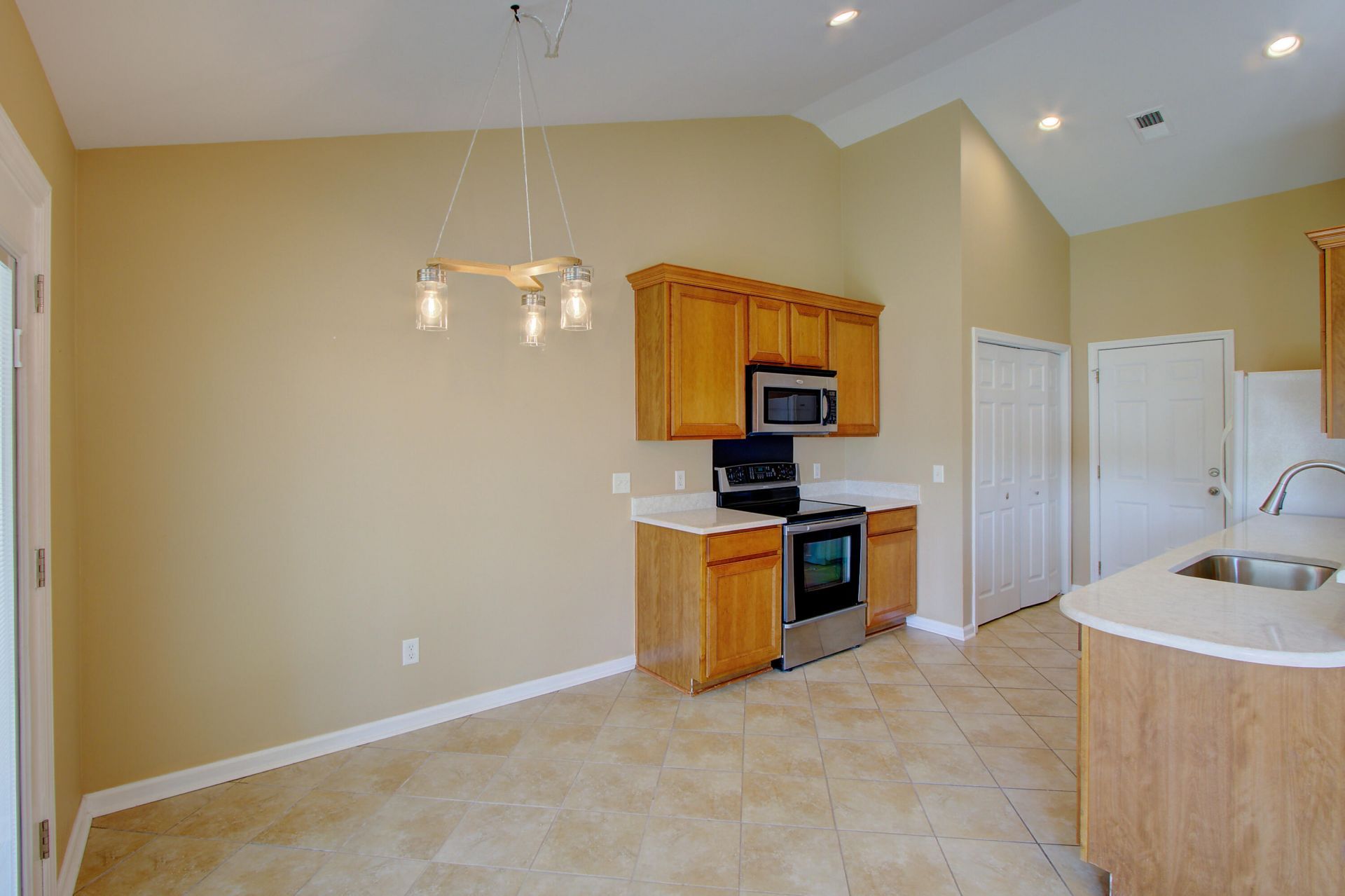 97 Avonshire Drive Photo 5