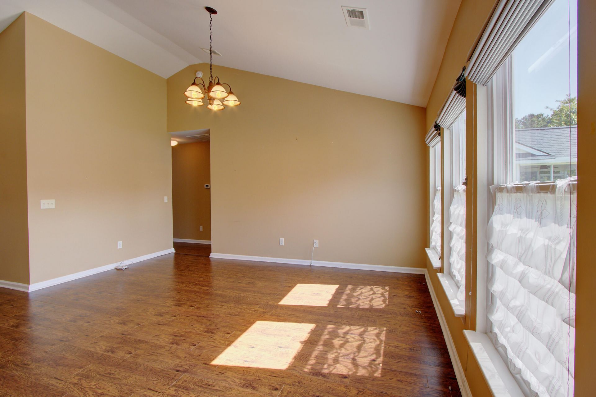 97 Avonshire Drive Photo 9
