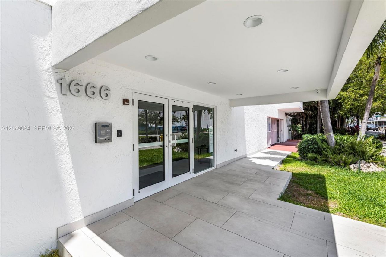 1666 West Ave, Unit 404, Miami Beach, FL 33139 Photo