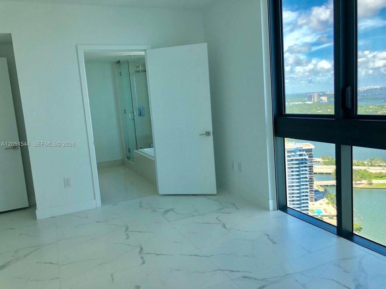 650 NE 32 St, Unit 3307, Miami, FL 33137 Photo