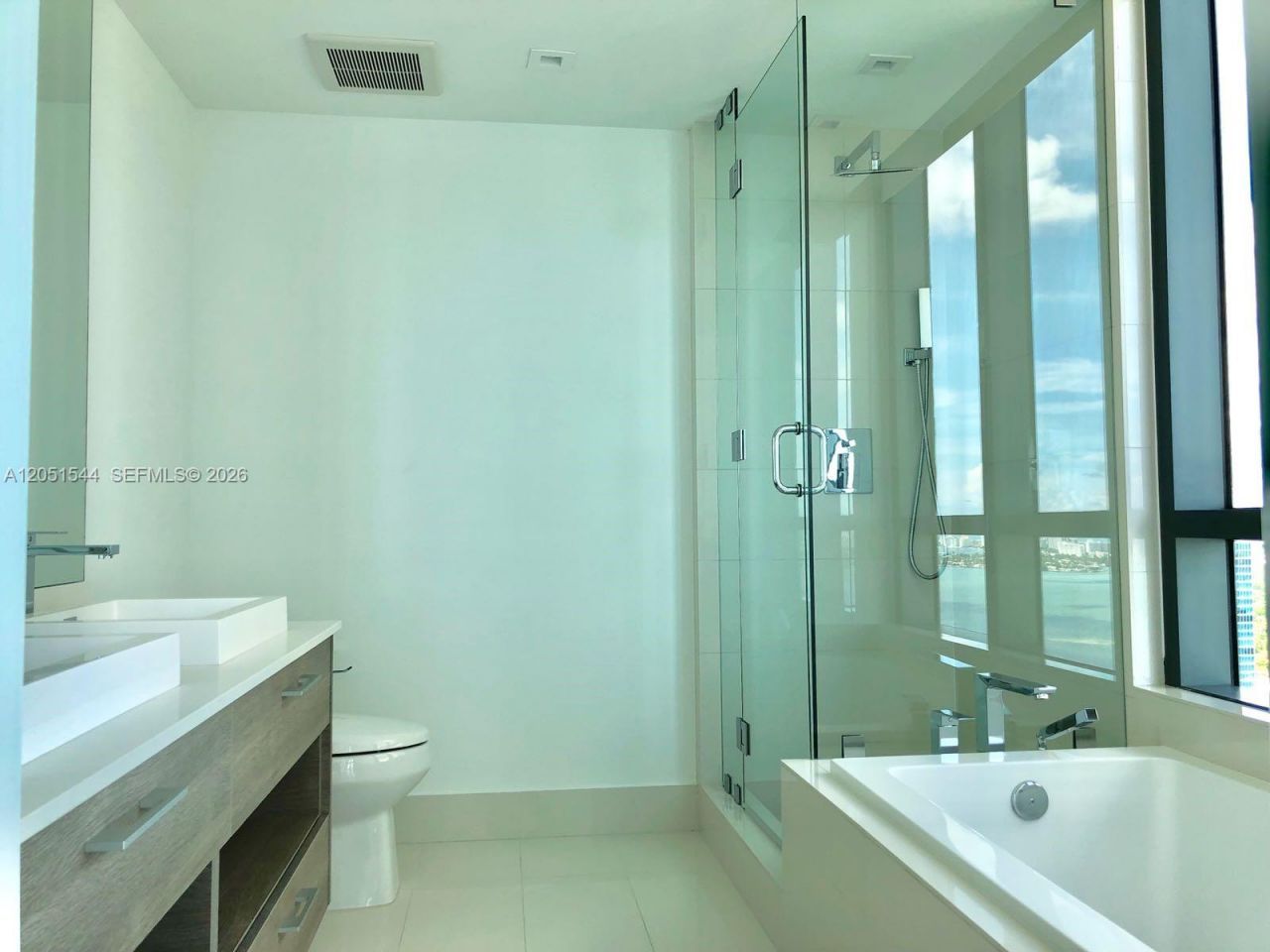650 NE 32 St, Unit 3307, Miami, FL 33137 Photo