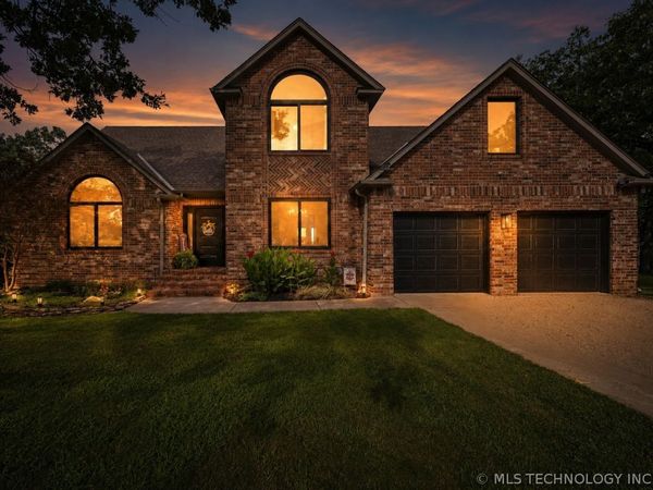504 Oak Ridge Drive , Sand Springs, OK 74063