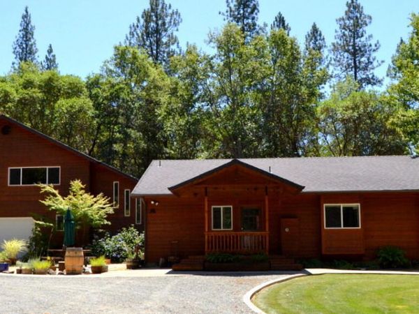 737 Pinecrest Drive, Grants Pass, OR 97526