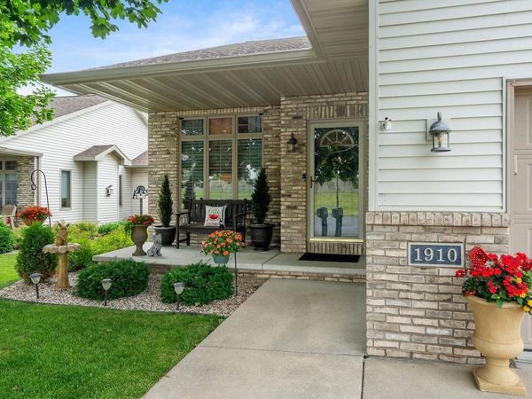 1910 E SYLVAN AVENUE, Appleton, WI 54915