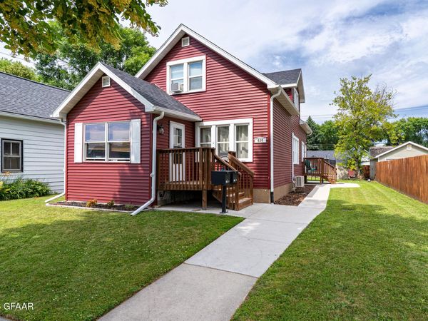 630 N 6TH Street, Grand Forks, ND 58203