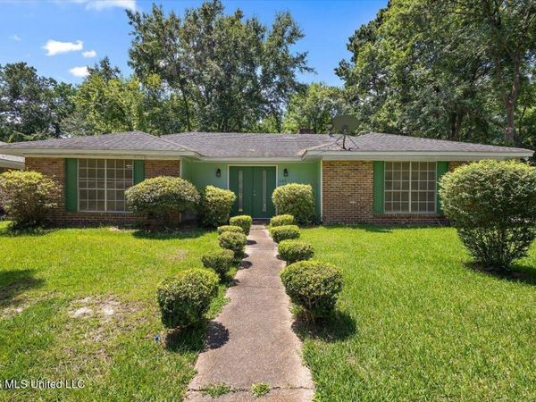 335 Foxboro Drive, Jackson, MS 39211