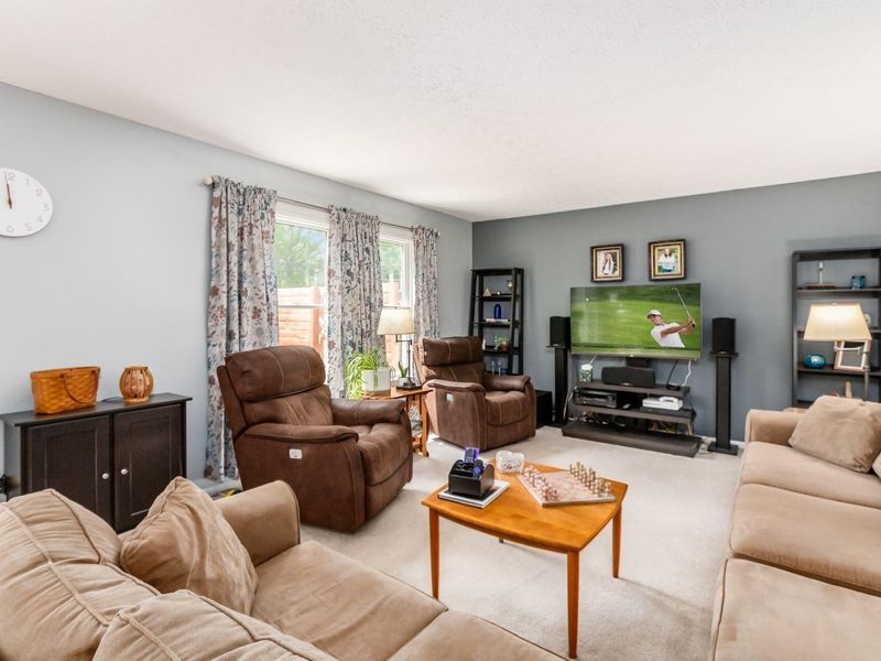 2077 Scottingham Drive, Dublin, OH 43016 Photo 4