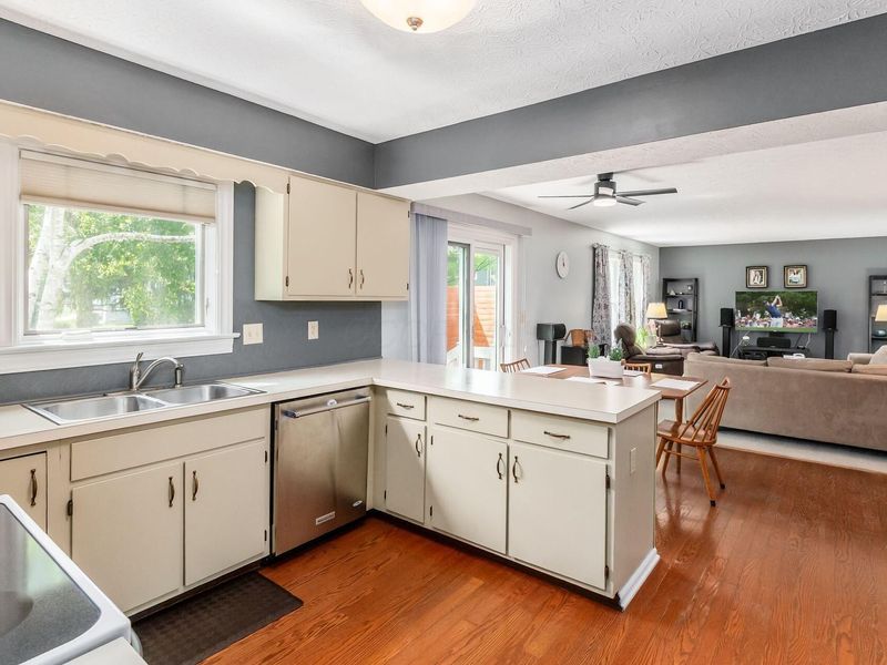 2077 Scottingham Drive, Dublin, OH 43016 Photo 5