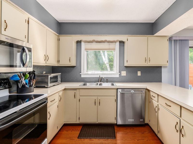 2077 Scottingham Drive, Dublin, OH 43016 Photo 7