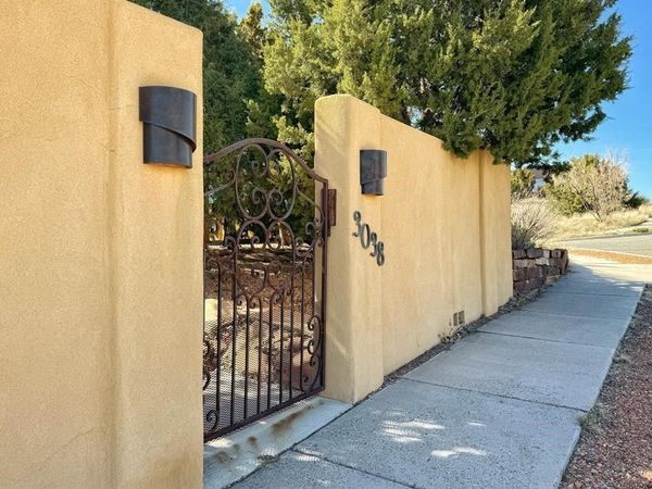 3038 Governor Lindsey Road, Santa Fe, NM 87505