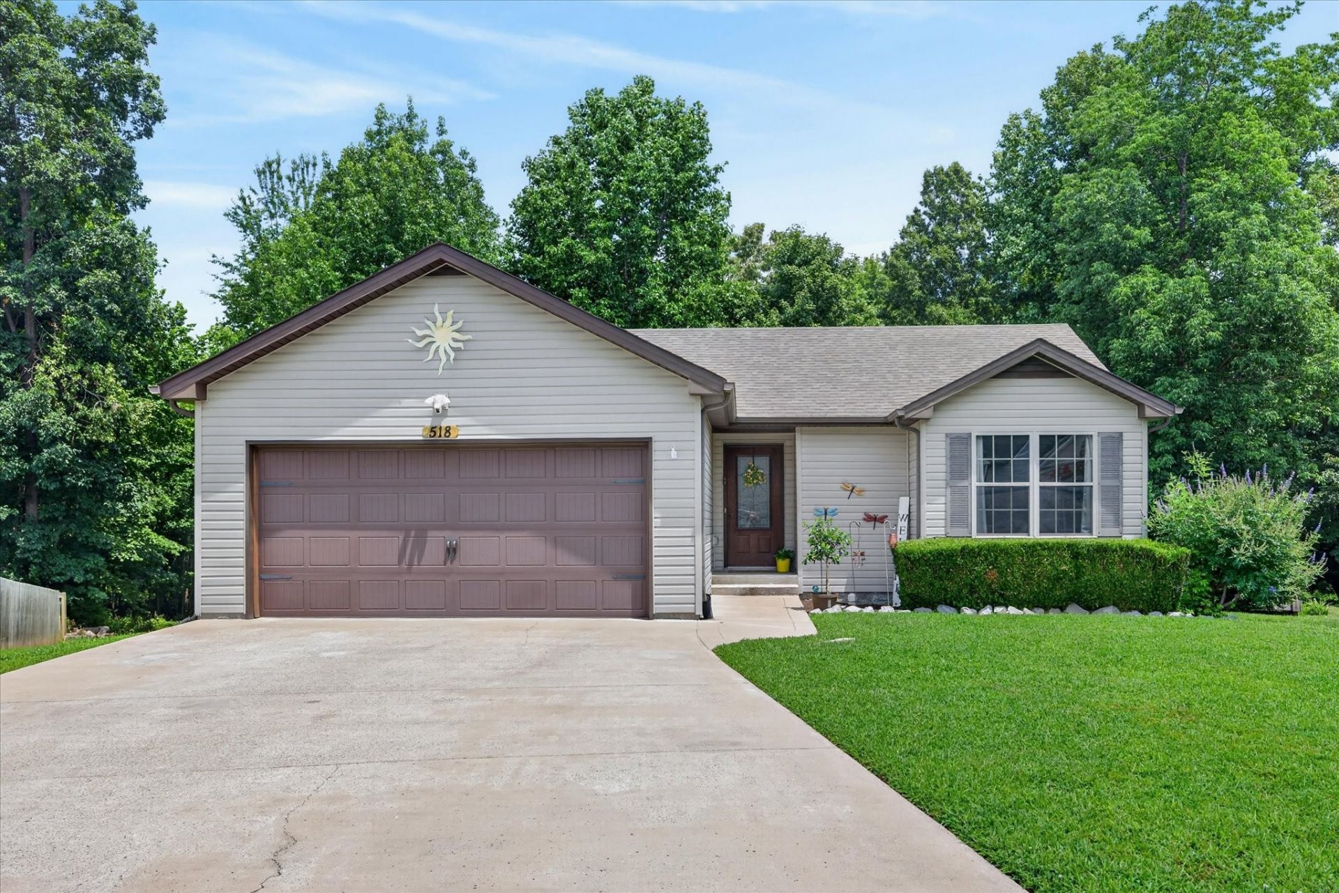 518 Magnolia Dr, Clarksville, TN 37042 Main Photo
