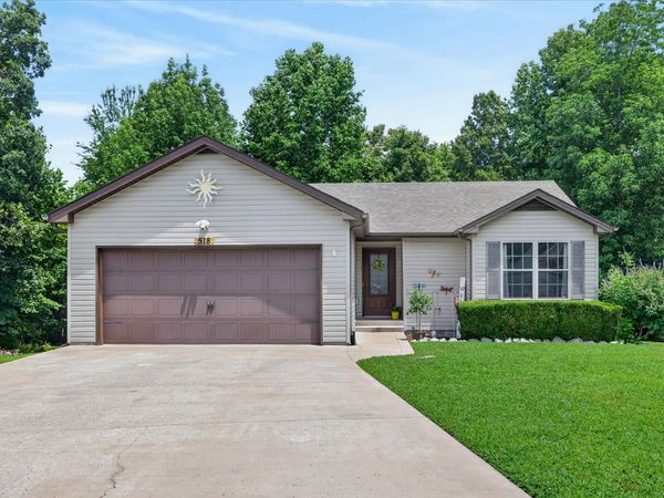 518 Magnolia Dr, Clarksville, TN 37042