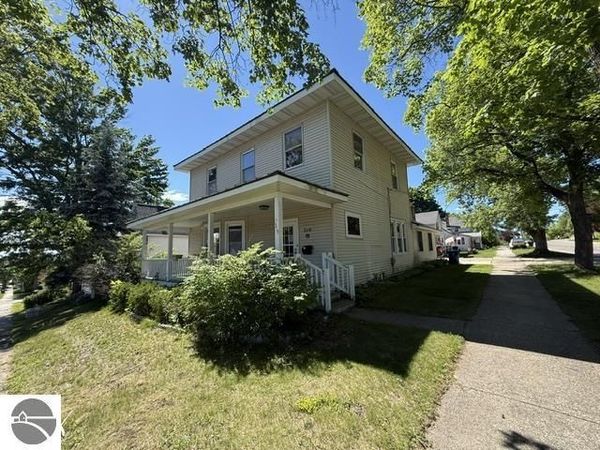 319 Nelson Street E, Cadillac, MI 49601