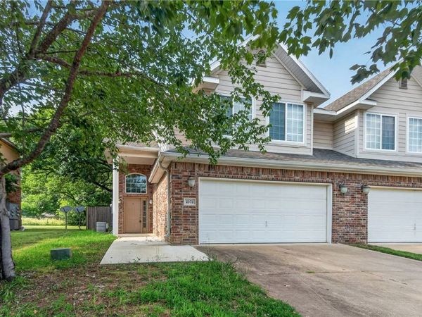 2572 E Turtle Creek Drive, Fayetteville, AR 72701
