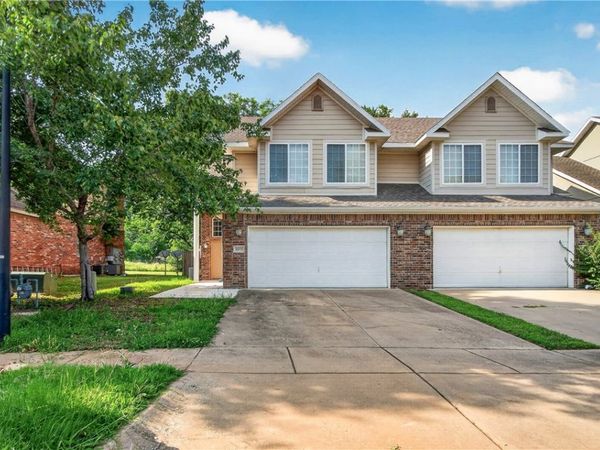 2572 E Turtle Creek Drive , Fayetteville, AR 72701