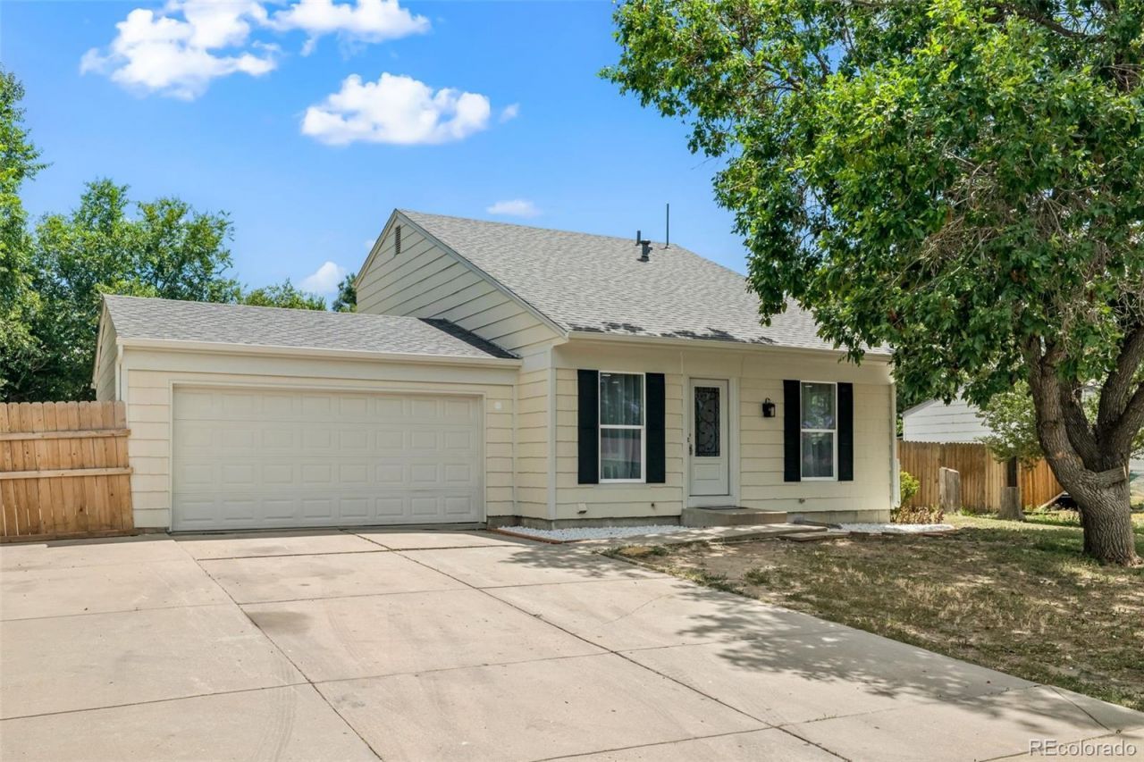 1742 Biscay Street, Aurora, CO 80011 Main Photo