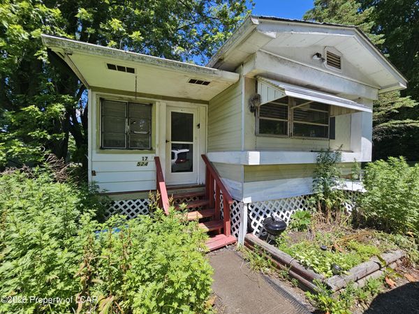 524 Hilltop Drive, Dallas, PA 18612