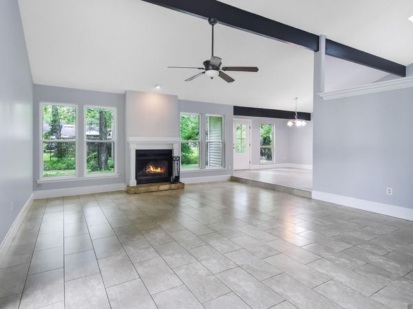 10560 Shadowlake Dr, Geismar, LA 70734