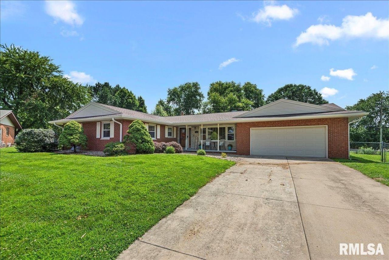 12 Northridge Drive, Sherman, IL 62684 Main Photo