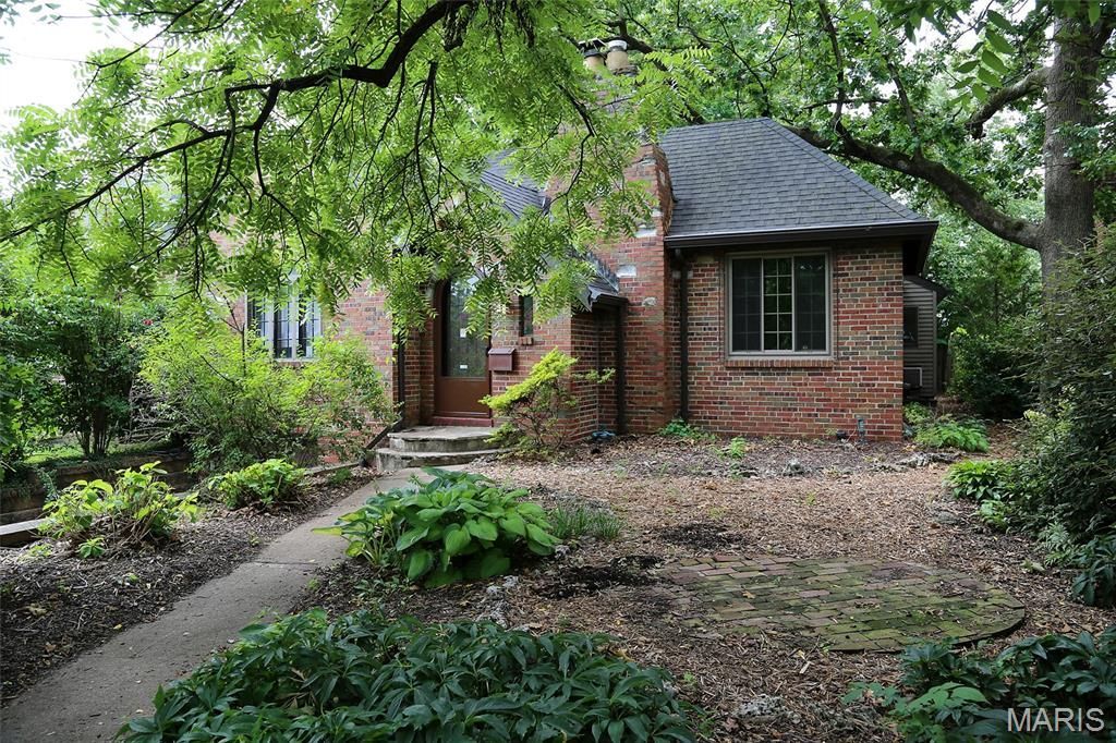 8788 Pine Avenue, Saint Louis, MO 63144 Main Photo