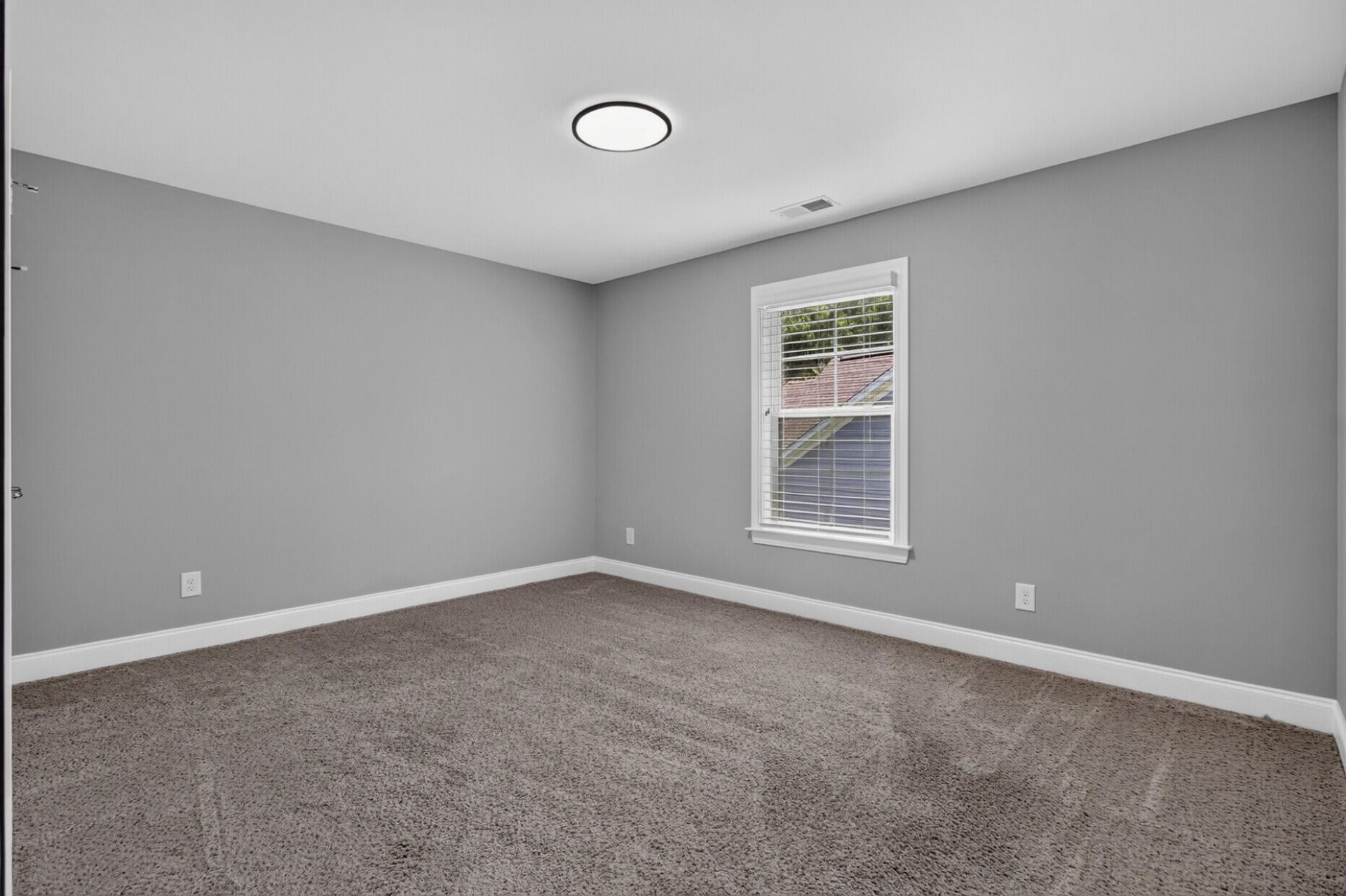 5364 Birdie Lane Photo 32
