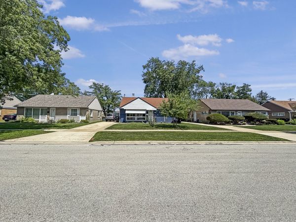 1113 Bristol Avenue , Westchester, IL 60154
