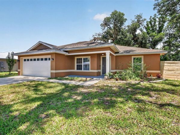 74 N OAK AVENUE , UMATILLA, FL 32784