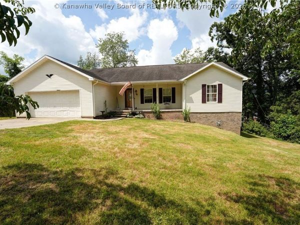 302 Hickory Road, Glasgow, WV 25086