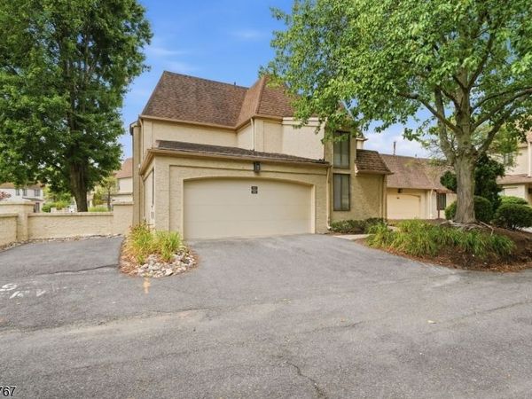 93 Gate House Ln, Edison, NJ 08820