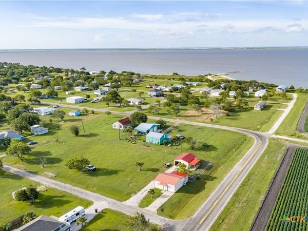 101 Proctor Street , Austwell, TX 77950