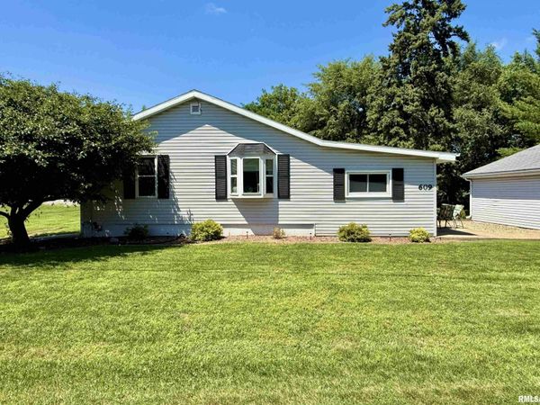 609 Glenway Avenue, Knoxville, IL 61448