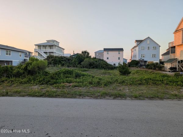 1110 N Topsail Drive N, Surf City, NC 28445