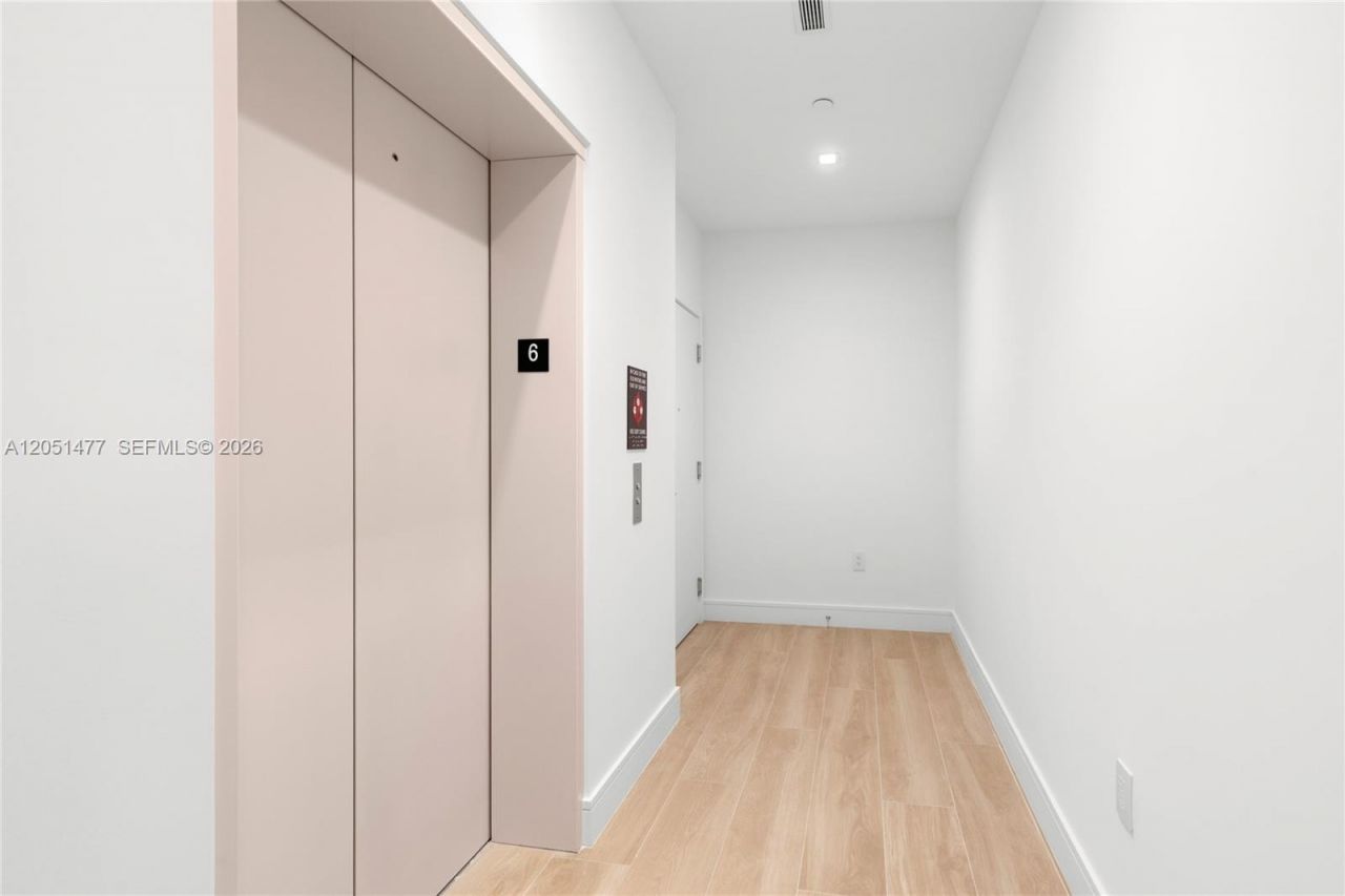 2411 Laguna Cr , Unit 611, Miami, FL 33181 Photo