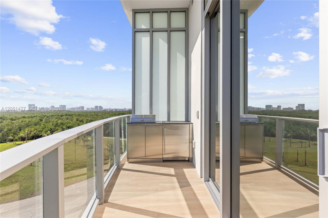 2411 Laguna Cr , Unit 611, Miami, FL 33181 Photo
