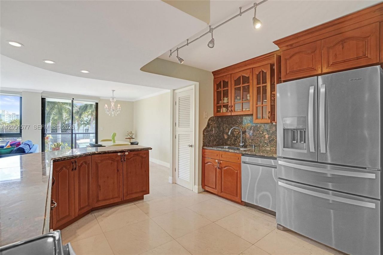 9800 W Bay Harbor Dr , Unit 309, Bay Harbor Islands, FL 33154 Photo