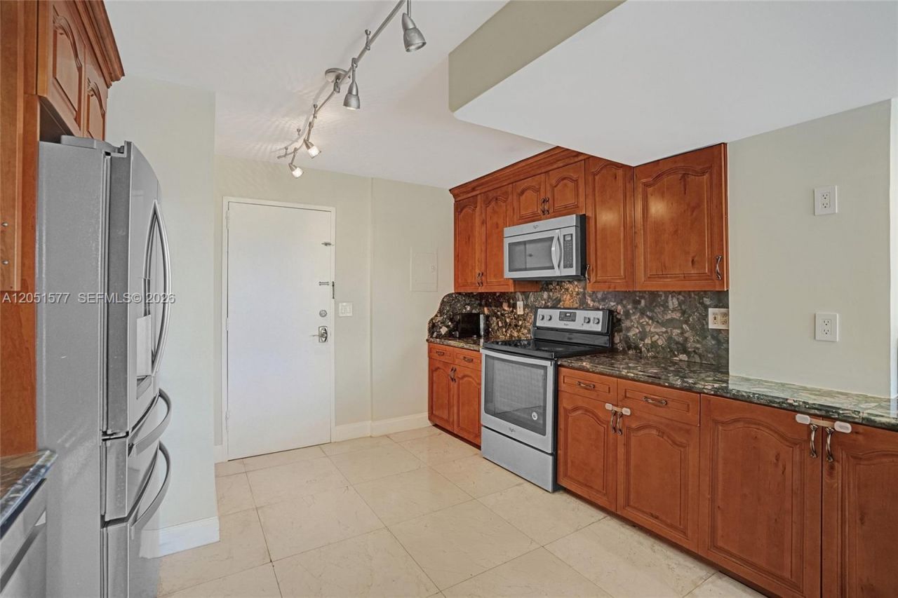 9800 W Bay Harbor Dr , Unit 309, Bay Harbor Islands, FL 33154 Photo