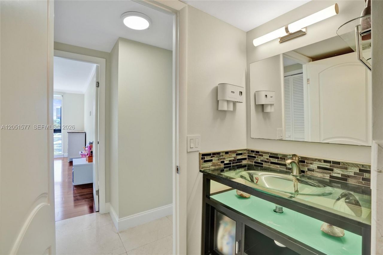 9800 W Bay Harbor Dr , Unit 309, Bay Harbor Islands, FL 33154 Photo