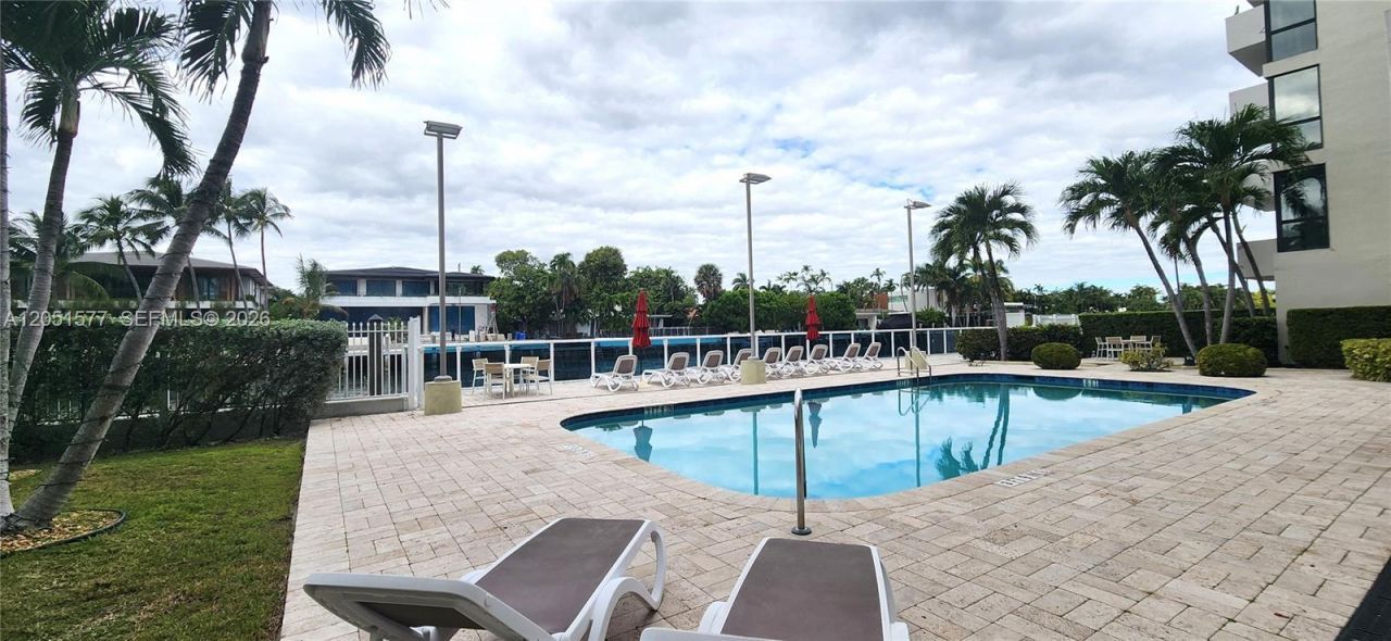 9800 W Bay Harbor Dr , Unit 309, Bay Harbor Islands, FL 33154 Photo