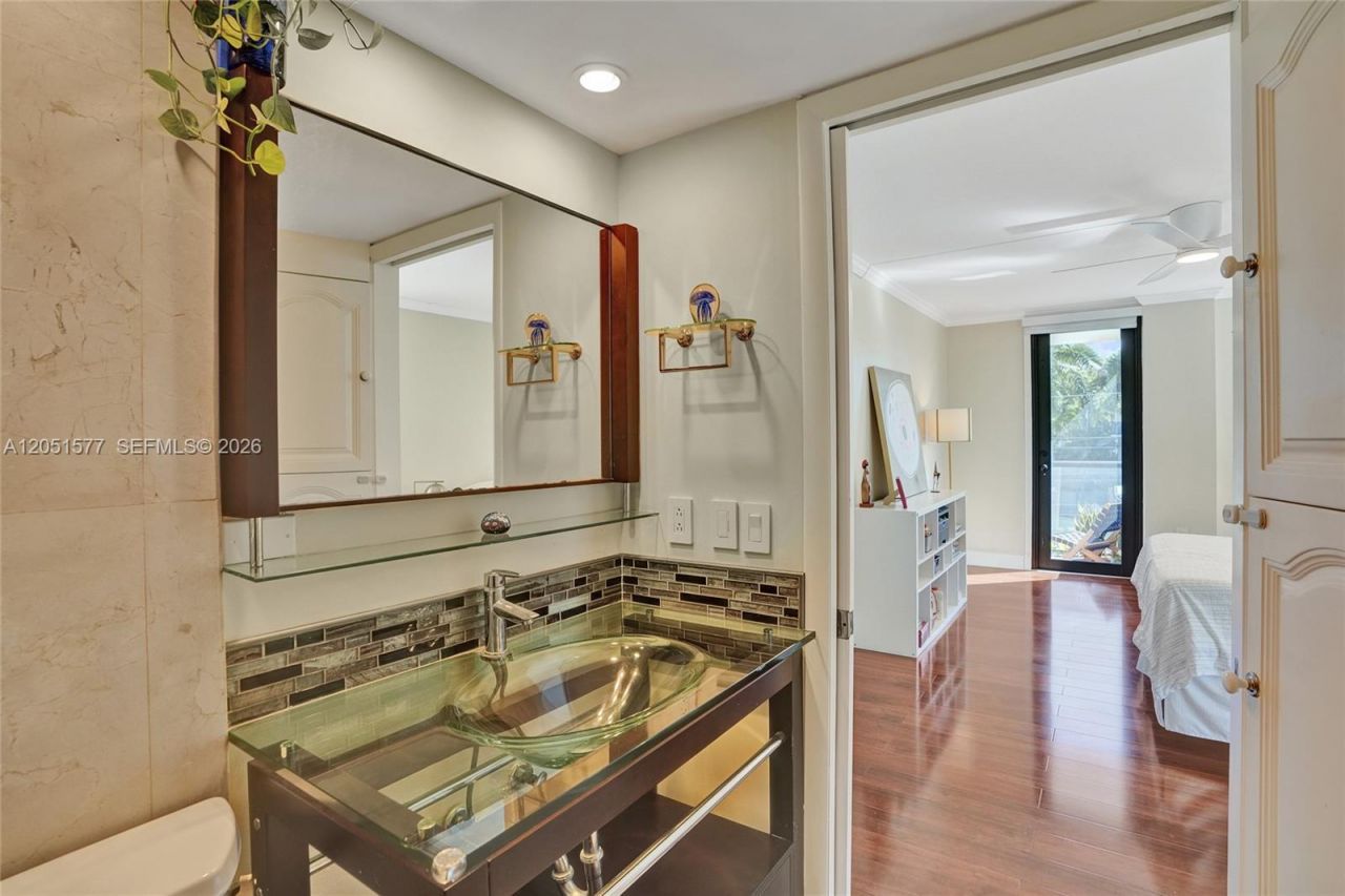 9800 W Bay Harbor Dr , Unit 309, Bay Harbor Islands, FL 33154 Photo