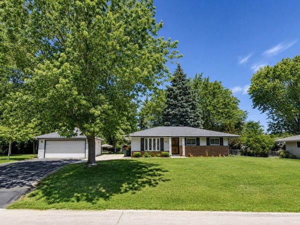 2422 W Hilltop Ln, Oak Creek, WI 53154