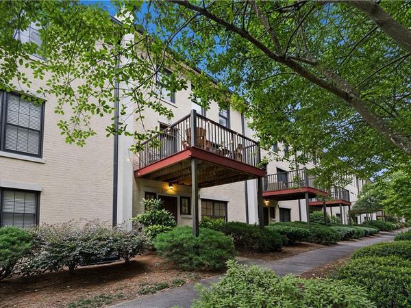 114 Knob Hills Circle , Decatur, GA 30030