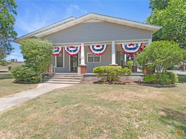 107 E 2nd Street, Lampasas, TX 76550