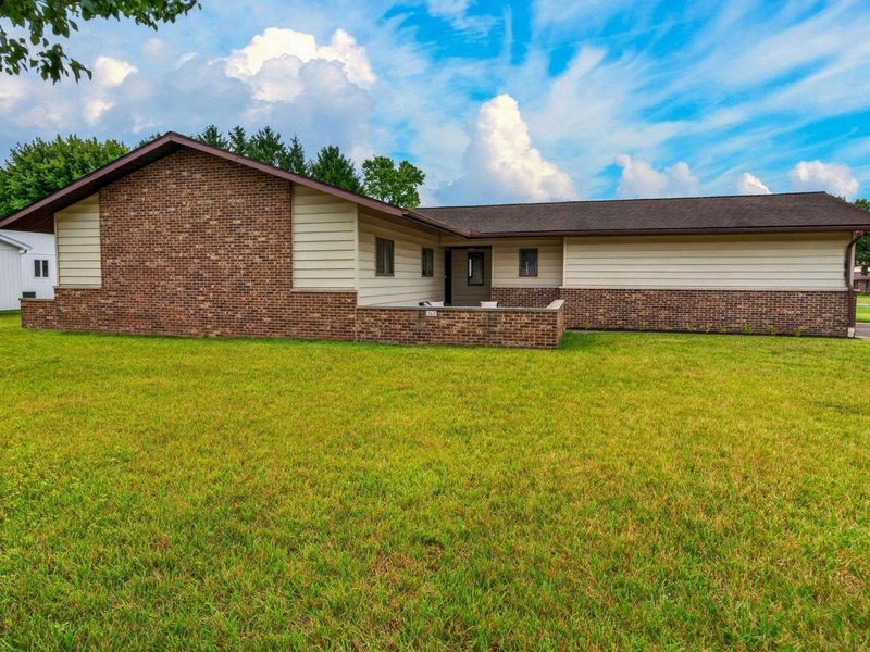 367 Lawnwood Drive, Circleville, OH 43113 Photo 2
