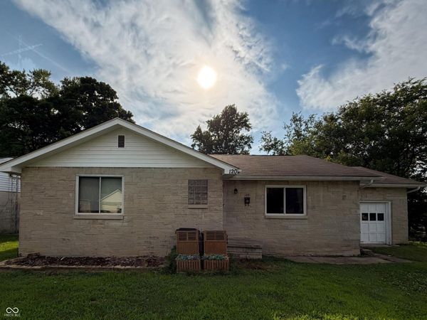 120 S Francis Street , Brownstown, IN 47220